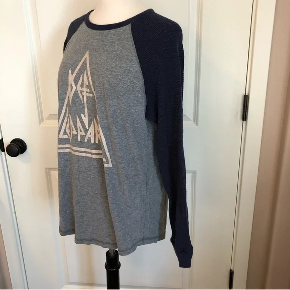 Men’s Def Leppard band long sleeve - Picture 2 of 5